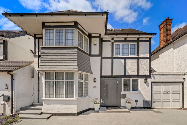 6 bedroom link detached house for sale