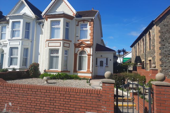 3 bed end terrace house