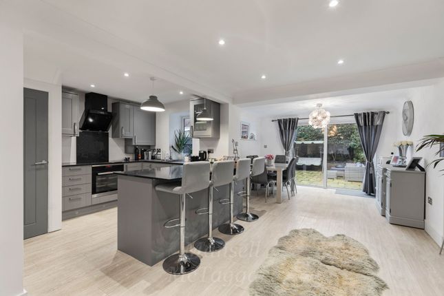 Tennyson Close, Crawley RH10 3 bed semi