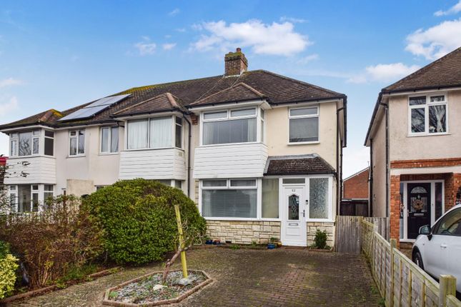 Lottbridge Drive, Eastbourne BN22 3 bed semi
