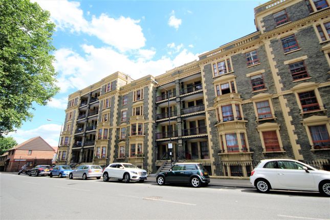 Columbia Road, London E2 1 bed apartment for sale