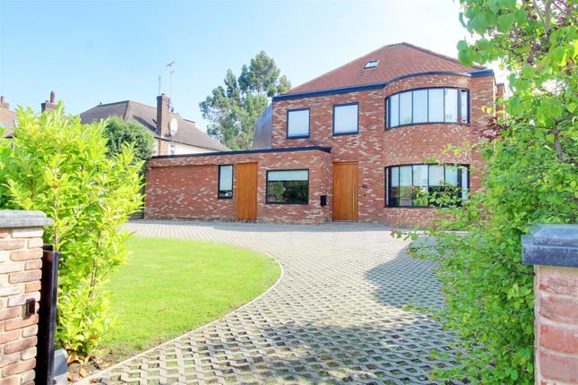Pine Grove, Brookmans Park AL9 5 bed detached house for sale