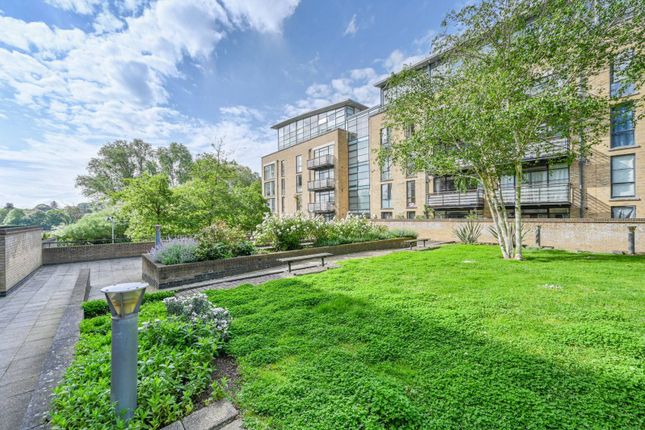 Ferry Quays, Brentford, TW8 1 bed flat for sale