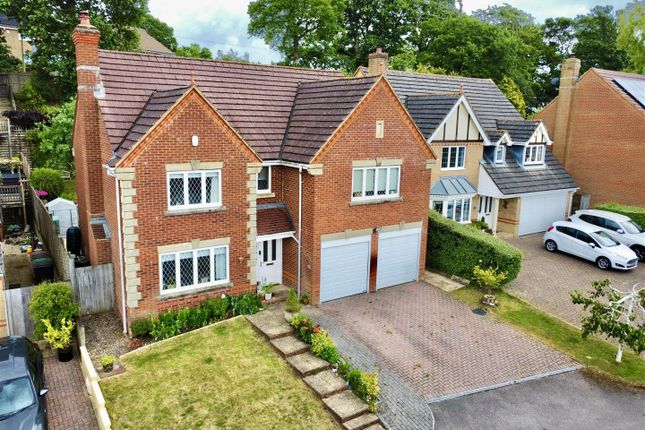 5 bed detached house