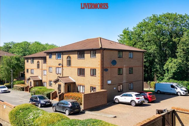 Winston Close, Greenhithe 1 bed flat for sale