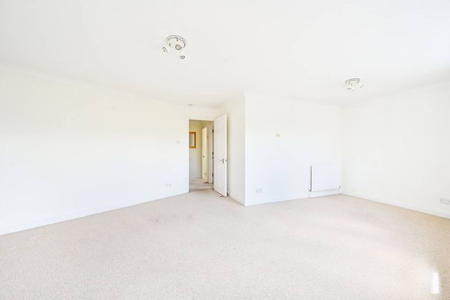 Huntingdon Gardens, Grove Park... 2 bed flat for sale