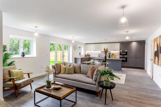 5 bed detached house