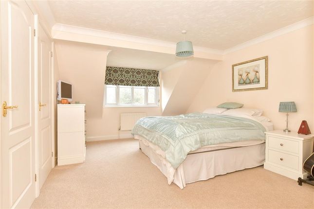4 bed detached house