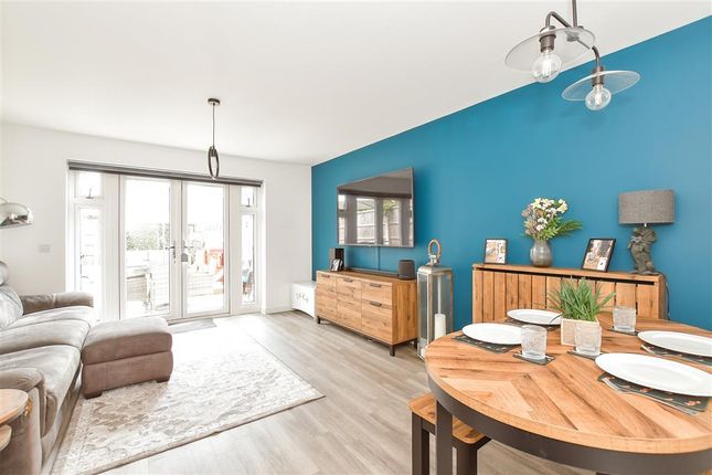 Admiralty Crescent, Havant, Hampshire 2 bed terraced house for sale