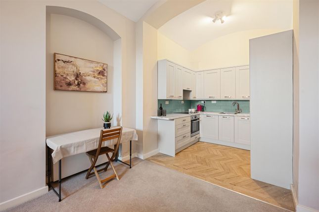 Monkgate, York, YO31 7NS 2 bed apartment for sale