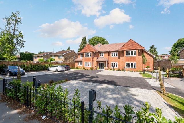 Queens Road, Weybridge, KT13 1 bed apartment for sale