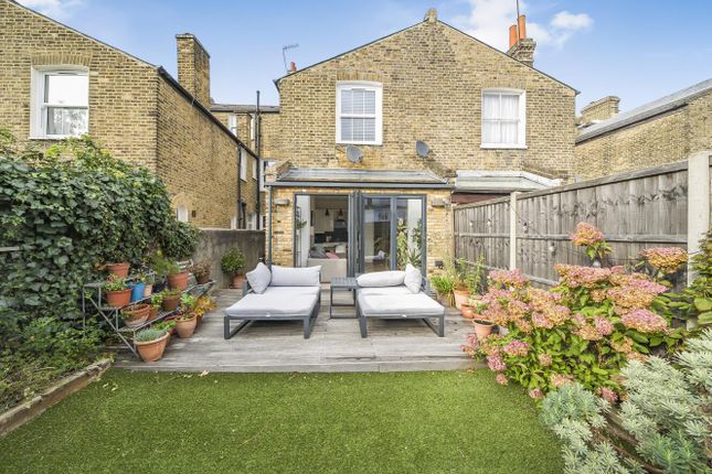 Kingscourt Road, Streatham, London, SW16 2 bed flat for sale