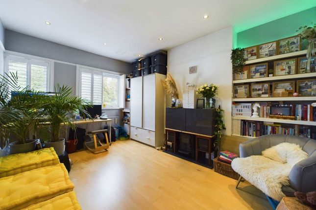 South Ealing Road, London 2 bed apartment for sale