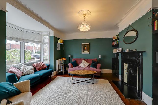 5 bedroom semi-detached house for sale