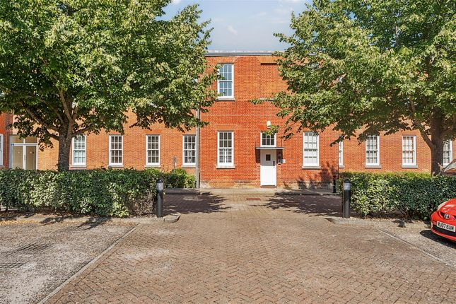 3 bedroom flat for sale