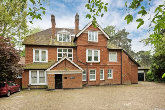 Queens Road, Weybridge, Surrey, KT13 3 bed apartment for sale