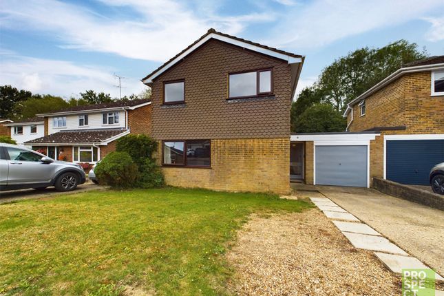 4 bed link detached house