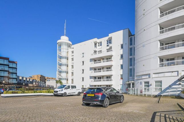 Barrier Point, Royal Docks, London, E16 2 bed flat for sale