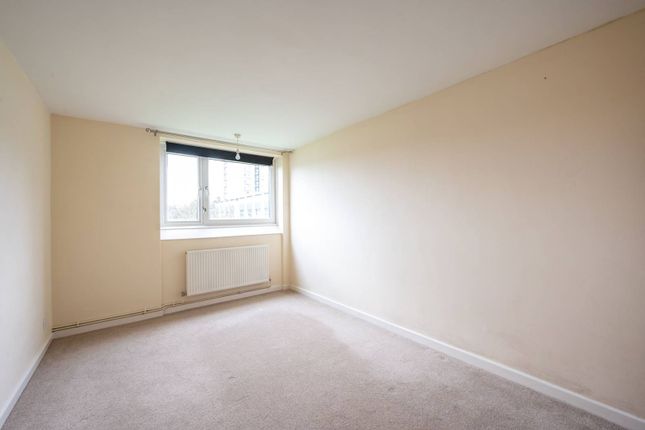 Whitlock Drive, Southfields, London... 3 bed flat for sale