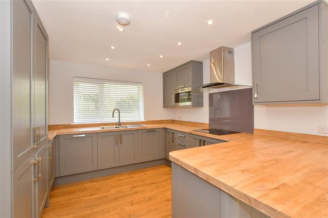 2 bed detached bungalow