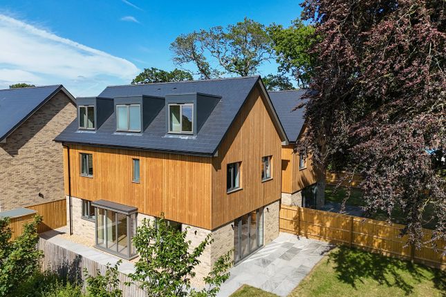Lower Pennington Lane, Lymington, SO41 5 bed detached house for sale