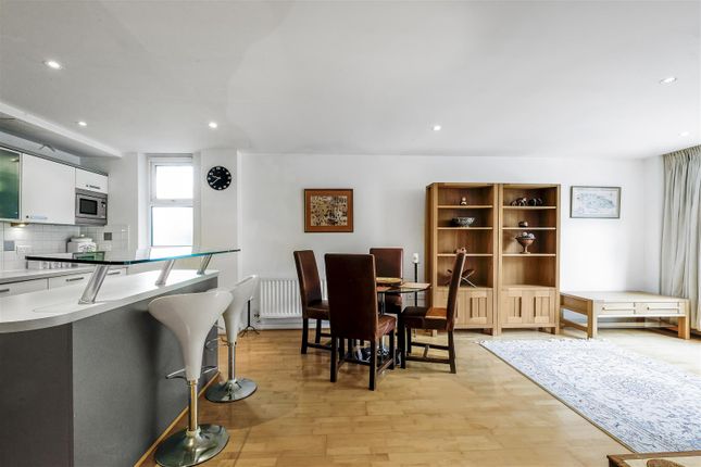 Queensmere Road, Wimbledon SW19 2 bed flat for sale
