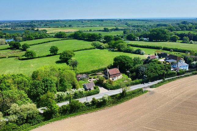 Hailsham BN27 3 bed detached house for sale
