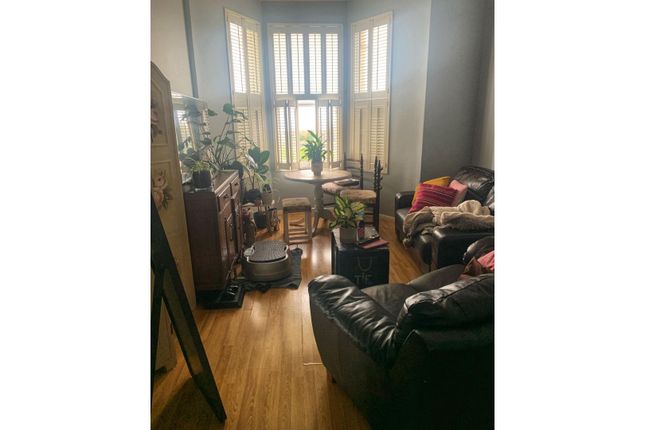2 bed flat