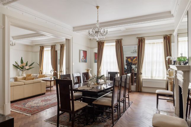 3 bedroom flat for sale