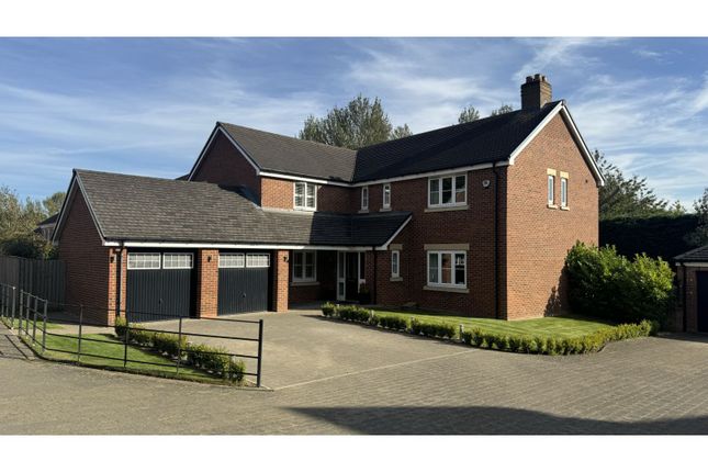 5 bedroom detached house for sale