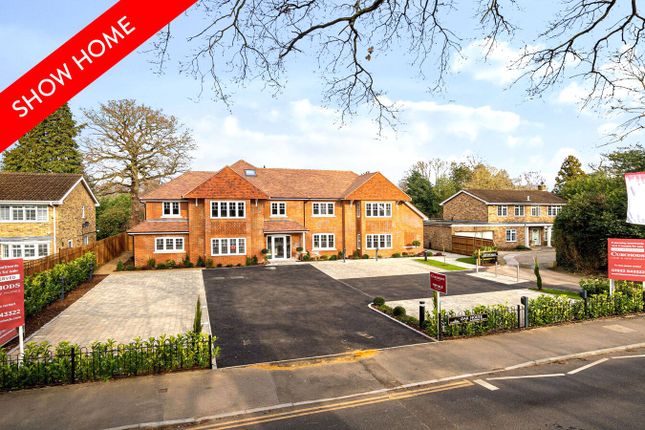 Queens Road, Weybridge, KT13 1 bed flat for sale