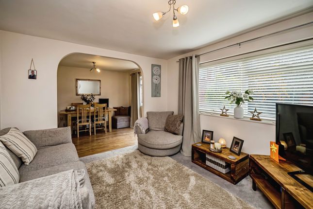3 bed end terrace house