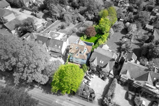 6 bed detached house