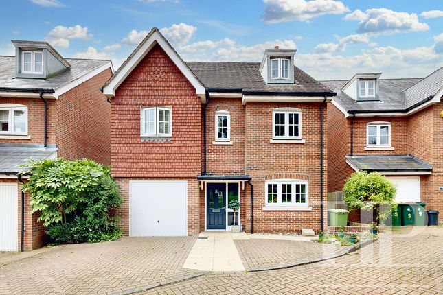 6 bedroom detached house for sale