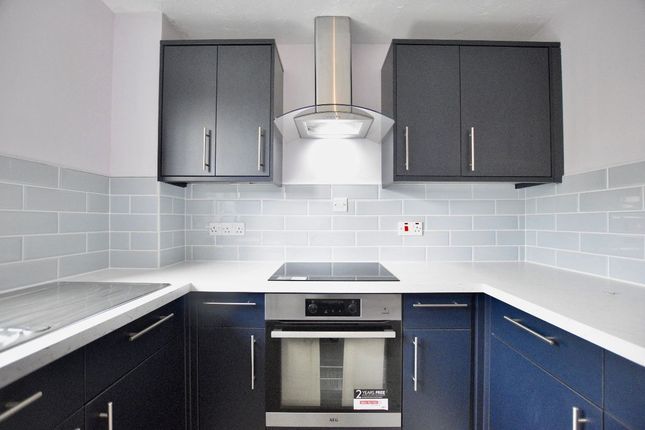 Newland Street, Silvertown, E16 2 bed flat for sale