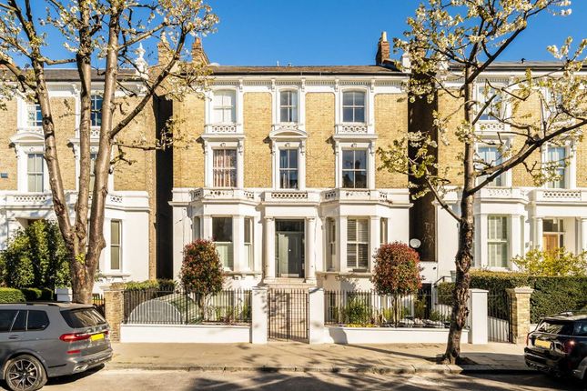 Oxford Gardens, London W10 2 bed flat for sale