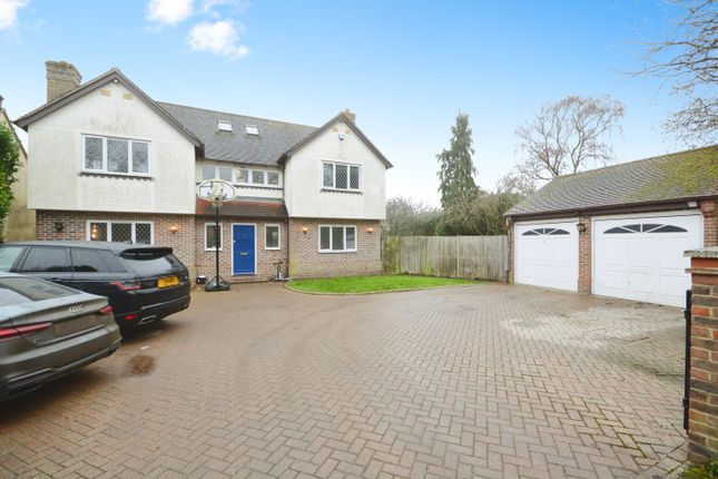 5 bed detached house