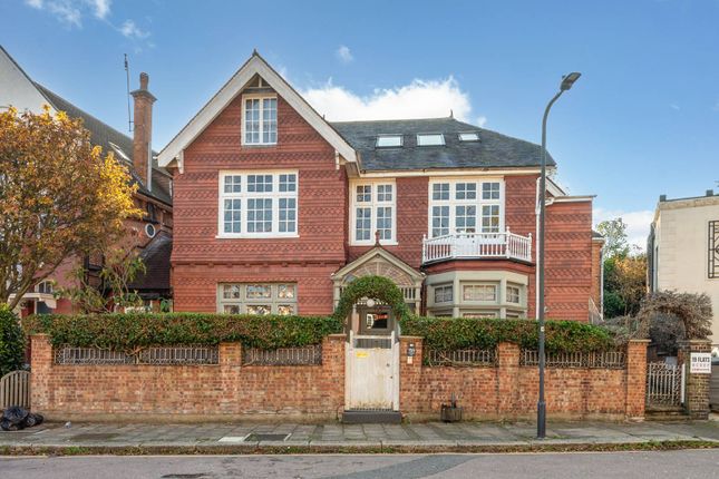 Heathfield Park, Willesden, London, NW2 2 bed flat for sale