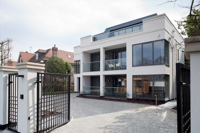 Esher Heights, Portsmouth Road... 2 bed flat for sale