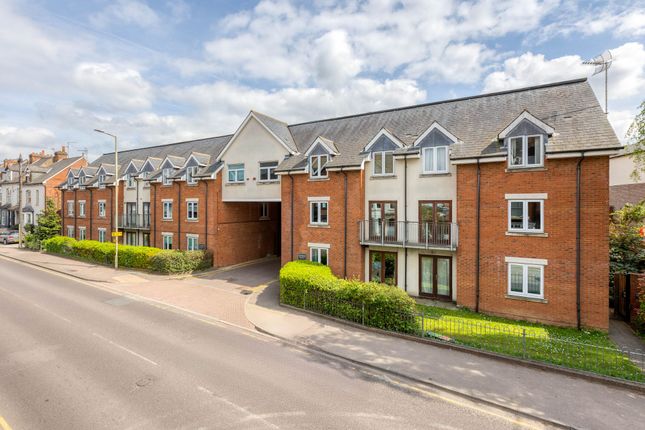 Walsworth Road, Hitchin SG4 2 bed flat for sale