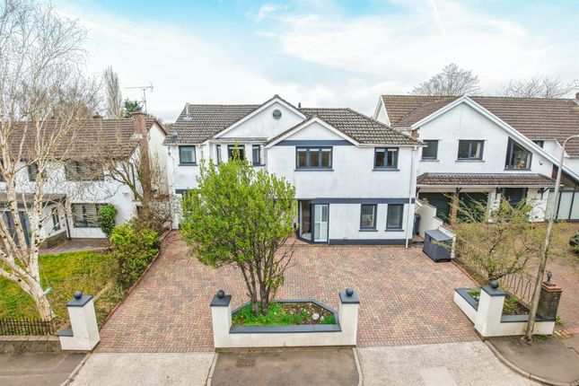 5 bed detached house