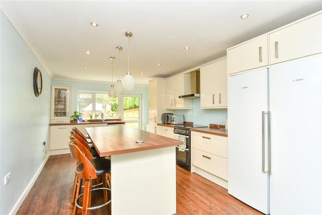 5 bed detached house