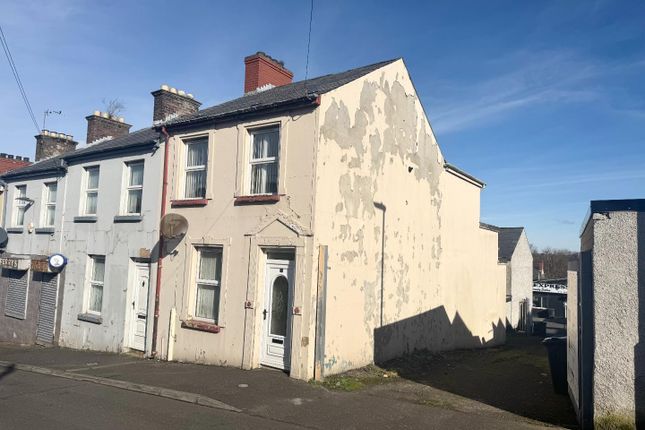 3 bed end terrace house