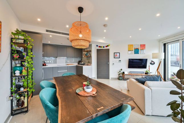 St Georges Circus, Southwark, London... 3 bed flat for sale