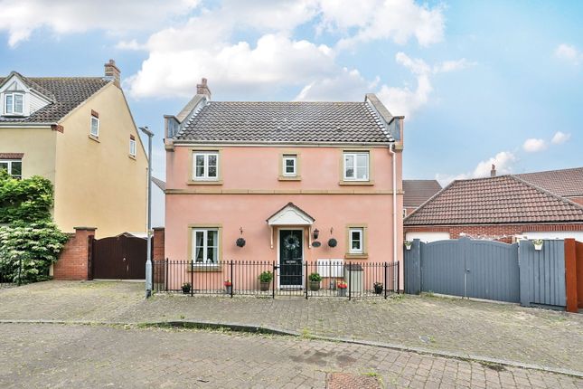 Hastings Road, Melksham SN12 3 bed detached house for sale