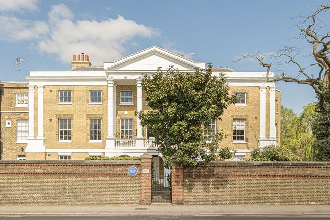 Hampton Court Road, Hampton TW12 2 bed flat for sale