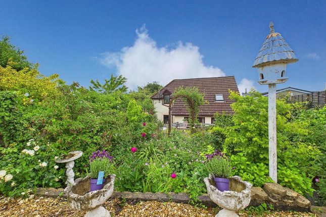 4 bed detached house