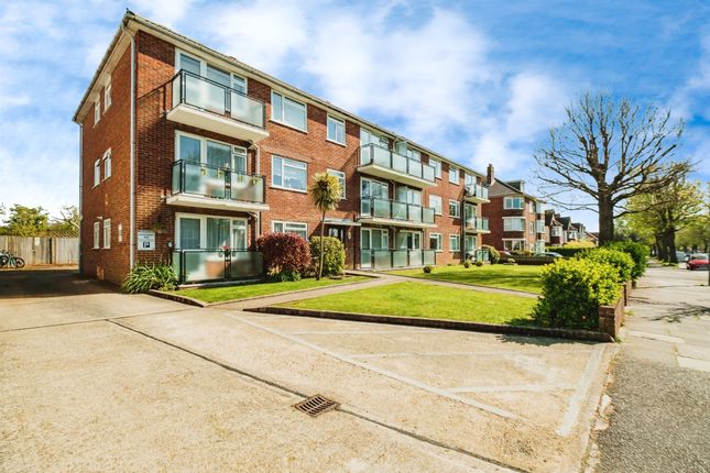 3 bedroom flat for sale