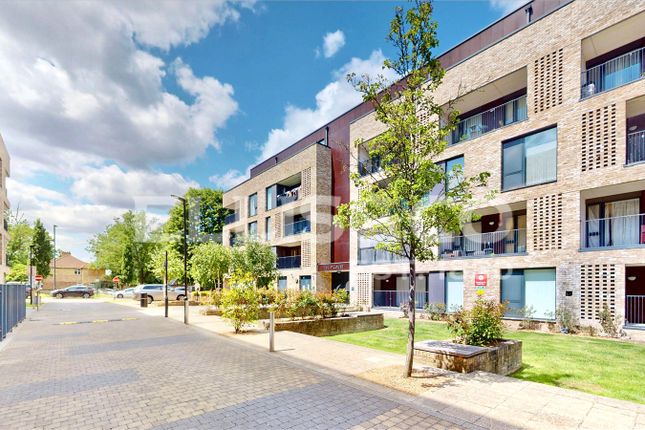Alpine Road, London, NW9 4 bed apartment for sale