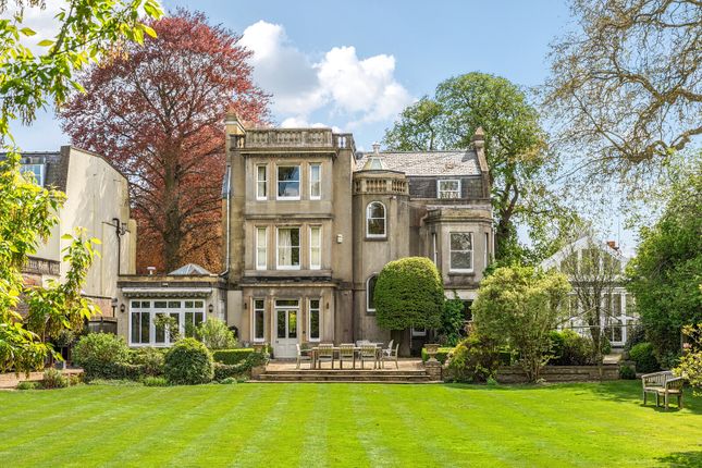6 bed detached house
